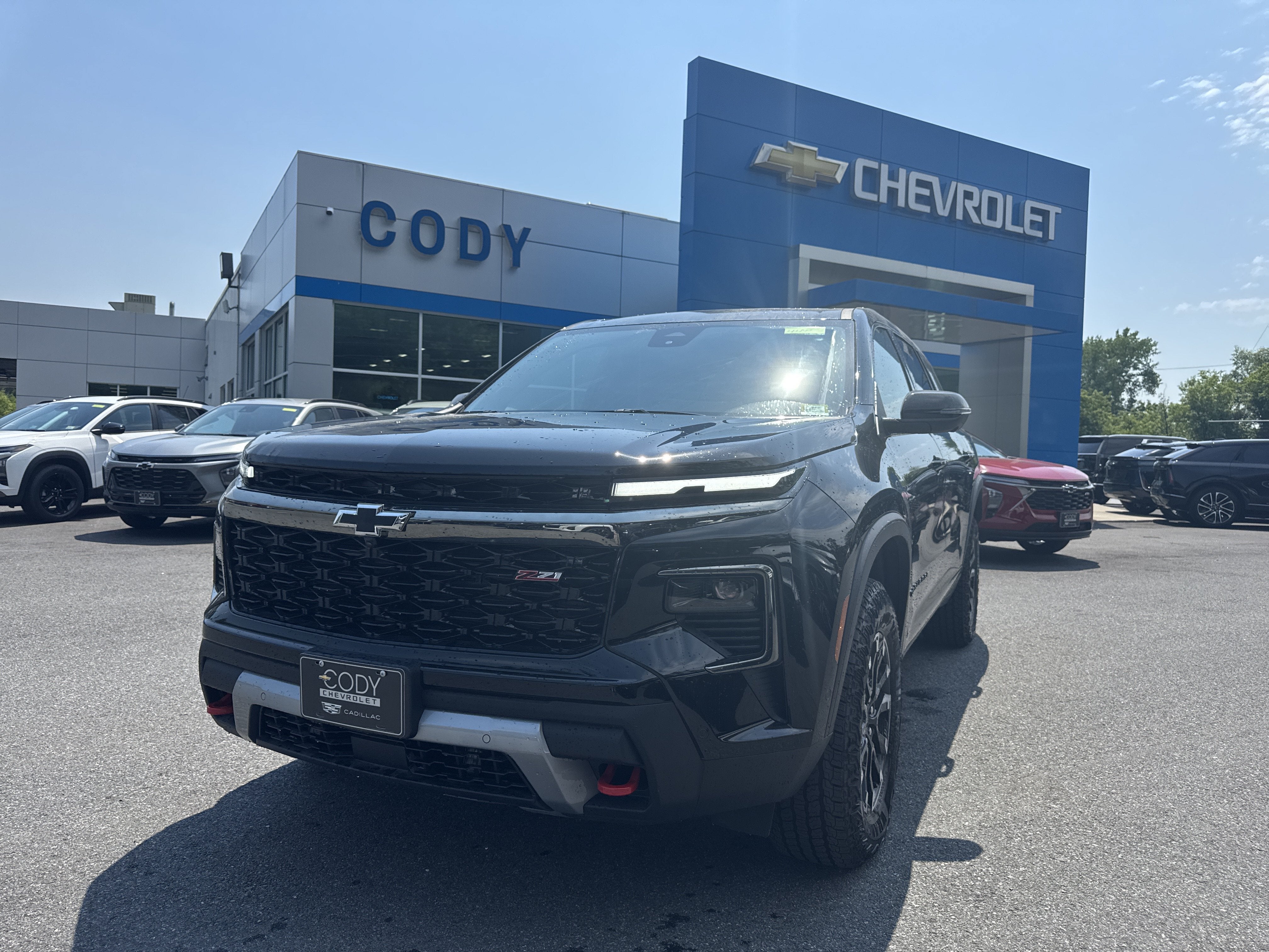2026 Chevrolet Traverse Z71 in Mosaic Black Metallic — front three-quarter view